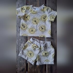DISNEY BABY SZ 0-3M VGUC 2pc set CREAM w/ POOH print sweatshirt & sweatshorts